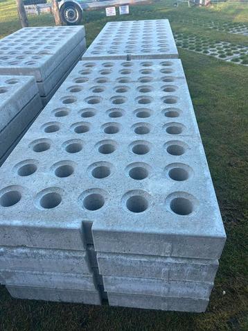 Water passerende platen groenstrook platen betonplaten beschikbaar voor biedingen