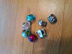 7 bedeltjes in de diverse kleuren., Sieraden, Tassen en Uiterlijk, Overige merken, Overige materialen, Ophalen of Verzenden, Zo goed als nieuw