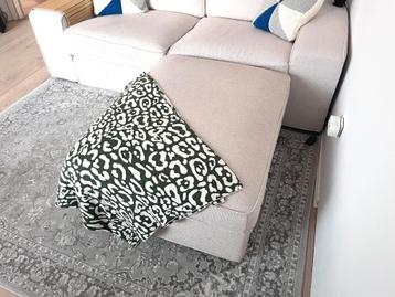 KIVIK 2-zitsbank, lichtbeige + voetenbank met bergruimte - afbeelding 2