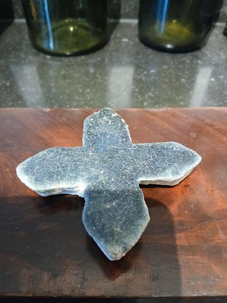 Zeldzaam antiek aardewerk kruis Quajar Perzie, Antiek en Kunst, Antiek | Keramiek en Aardewerk, Verzenden