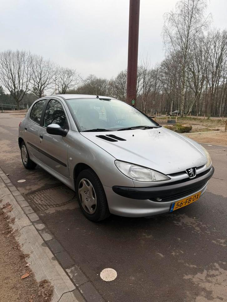 Peugeot 206 1.4 5D Lage km/Elek.ramen/Dealer onderhouden., Auto's, Peugeot, Particulier, ABS, Airbags, Bluetooth, Isofix, Metallic lak