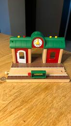 Brio treinstation met geluid, Kinderen en Baby's, Speelgoed | Thomas de Trein, Ophalen of Verzenden, Zo goed als nieuw