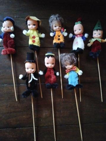 Set van 8 vintage stokpoppen  beschikbaar voor biedingen