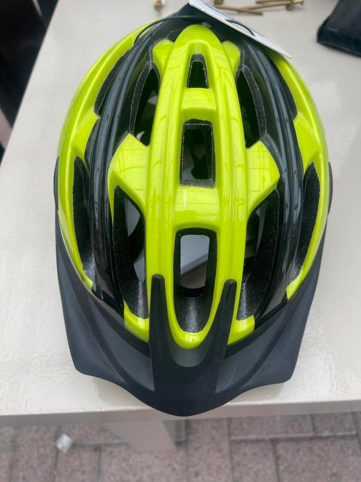 Fietshelm - veilig en stijlvol!, Fietsen en Brommers, Fietsaccessoires | Fietshelmen, Nieuw, Heer of Dame, M, Ophalen