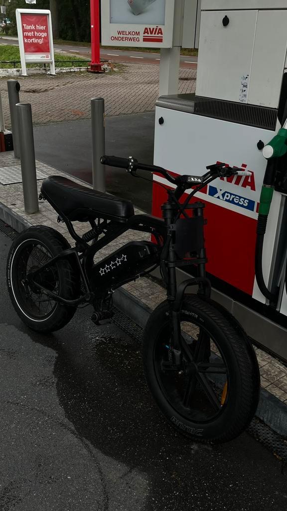 Custom v20, Fietsen en Brommers, Fietsaccessoires | Fietsenrekken, Gebruikt, Ophalen