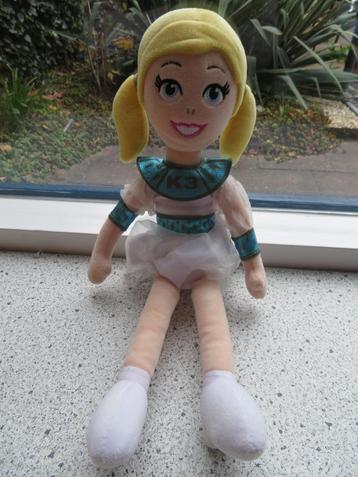 Zachte pop van K3 blond haar merk Studio 100 beschikbaar voor biedingen