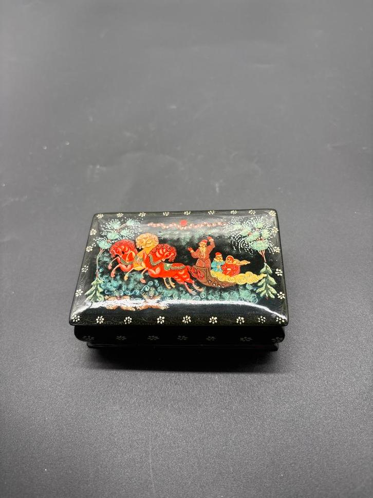 Russische Lakdoos met Slee Scène Handgeschilderd Antiek Doos, Antiek en Kunst, Antiek | Overige Antiek, Ophalen of Verzenden