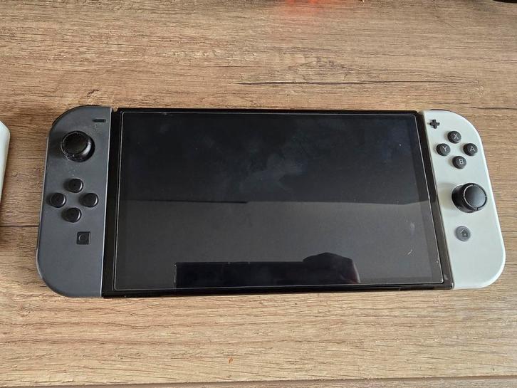 Nintendo switch OLED met extra's, Spelcomputers en Games, Spelcomputers | Nintendo Switch, Gebruikt, Switch OLED, Met 3 controllers of meer