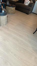 Mooie warme laminaat beige eiken geschikt voor appartement, Doe-het-zelf en Verbouw, Hout en Planken, Ophalen, Zo goed als nieuw