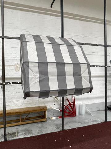 markies - markiezen  1 x 120 x 120 cm. 1 x 97 x 120 cm.  beschikbaar voor biedingen