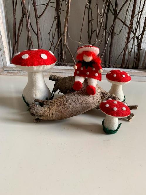Paddensoelen met Paddensoelkindje, Hobby en Vrije tijd, Vilt, Nieuw, Figuurtje(s), Wolvilt, Ophalen of Verzenden