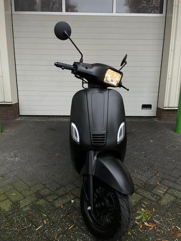 La souris agm vx50 brom scooter vespa btc riva killerbee beschikbaar voor biedingen