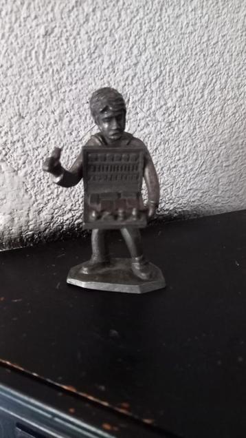 Tinnen beeldje de marktkramer beschikbaar voor biedingen