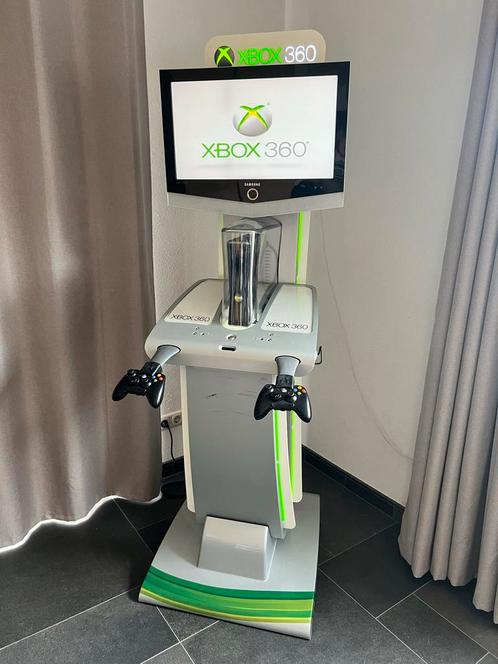 Xbox 360 Kiosk Demopod met RGH Xbox 360, Spelcomputers en Games, Spelcomputers | Xbox 360, Zo goed als nieuw, Met 2 controllers