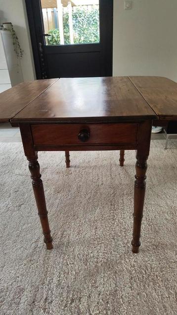 Mahonie wangentafel uit 1880/1890 beschikbaar voor biedingen