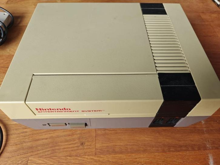 Nintendo NES met Mario/Duck Hunt, Zapper en 2 controllers, Spelcomputers en Games, Games | Nintendo NES, Gebruikt, Shooter, 2 spelers