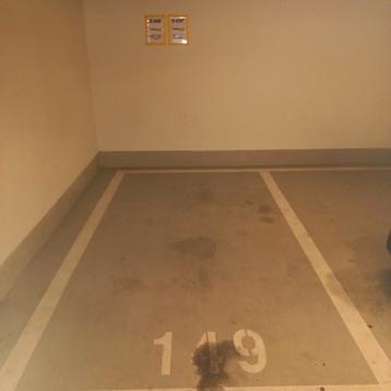 PER DIRECT TE HUUR MOTORFIETS PARKEERPLAATS ROTTERDAM.  beschikbaar voor biedingen