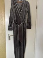 YAYA grijs velvet jumpsuit met lange mouwen en strikceintuur, Kleding | Dames, Jumpsuits, Maat 38/40 (M), Nieuw, Ophalen of Verzenden