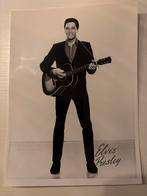 #24 Foto van Elvis Presley met gitaar nr 5793, Verzamelen, Ophalen of Verzenden, Nieuw, Foto of Kaart