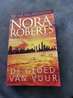 Nora Roberts - De gloed van vuur, Boeken, Ophalen of Verzenden, Zo goed als nieuw, Nederland, Nora Roberts
