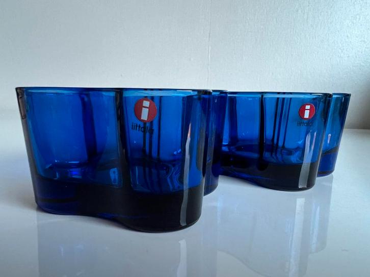 2 Iittala Alvar Aalto Schaal ‘Votive’ Ultramarine Blue, Huis en Inrichting, Woonaccessoires | Schalen en Manden, Zo goed als nieuw