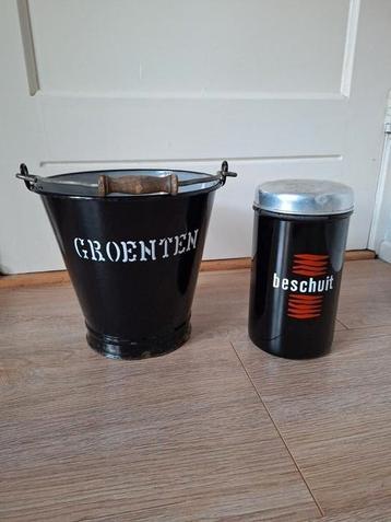 Zwart emaille voorraadbus beschuit + groenten emmer beschikbaar voor biedingen