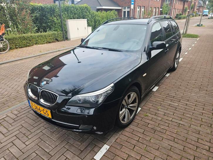 BMW 5-Serie 2.5 I 523 Touring2009 Zwart (Youngtimer), Auto's, BMW, Particulier, 5-Serie, Benzine, Stationwagon, Automaat, Geïmporteerd