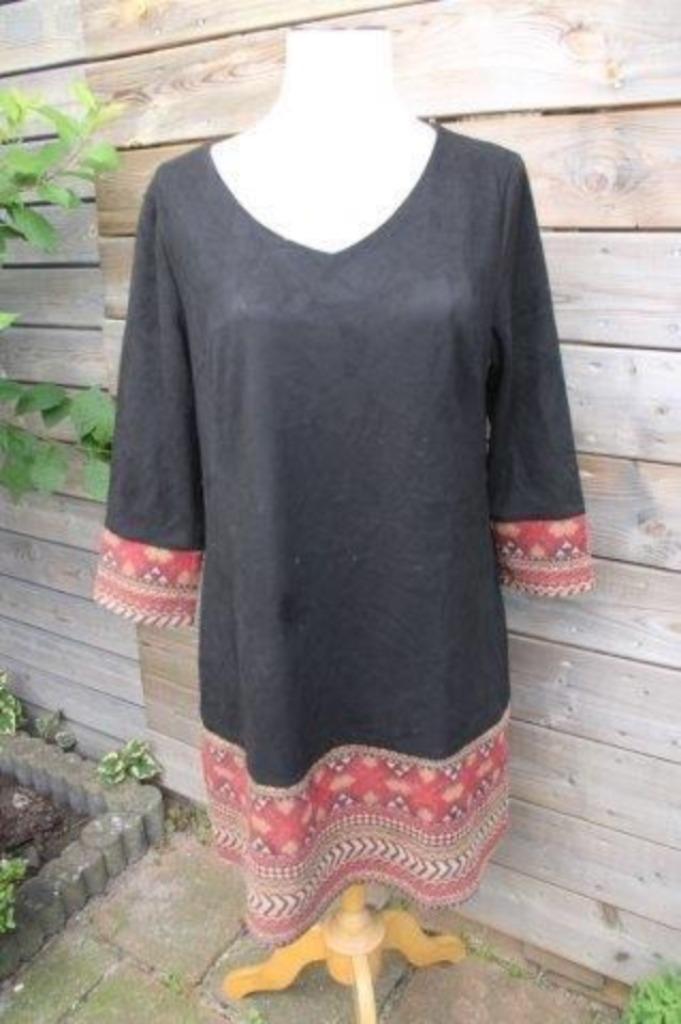 Jurk zwart/ Wijnrood Sweet Miss mt XXL suede look Vaste AAN, Kleding | Dames, Jurken, Zo goed als nieuw, Maat 46/48 (XL) of groter