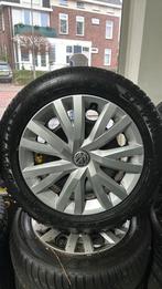 16 Inch Winterbanden Met Wieldoppen Volkswagen Golf 5x112, Gebruikt, 16 inch, Banden en Velgen, 205 mm