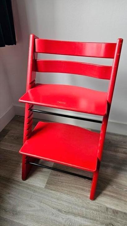 Stokke Tripp Trapp kinderstoel, Huis en Inrichting, Stoelen, Gebruikt, Eén, Hout, Rood, Ophalen