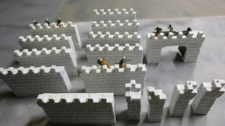 wargaming/Witte  geprinte  Muren 16lang/11hoog/poort/hoeken, Hobby en Vrije tijd, Wargaming, Zo goed als nieuw, Historisch, Toebehoren