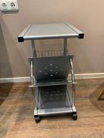 Metalen bijzettafel met tijdschriftenrek, Huis en Inrichting, Tafels | Bijzettafels, Ophalen, Minder dan 55 cm, Gebruikt, Metaal of Aluminium