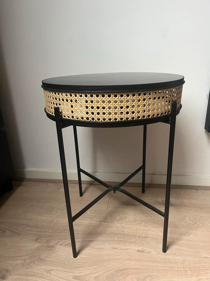 Zwart rotan nachtkastje/bijzettafel, Huis en Inrichting, Tafels | Bijzettafels, Zo goed als nieuw, Rond, 45 tot 60 cm, Minder dan 55 cm