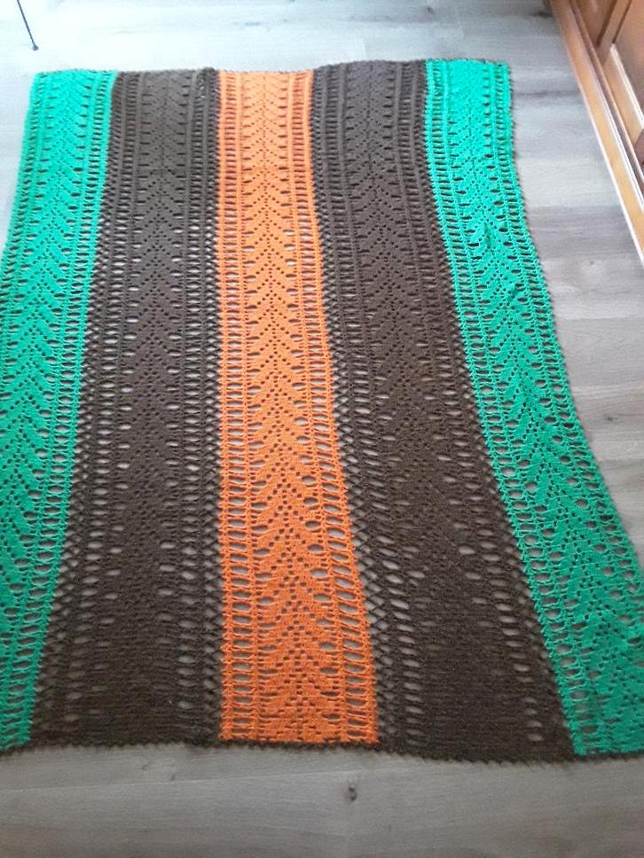 vintage gehaakt sprei. gekleurd sprei. wit sprei, Huis en Inrichting, Woonaccessoires | Plaids en Woondekens, Zo goed als nieuw