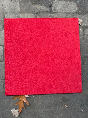 Tapijttegels Desso - rood - 50x50- 7,5 m2 beschikbaar voor biedingen