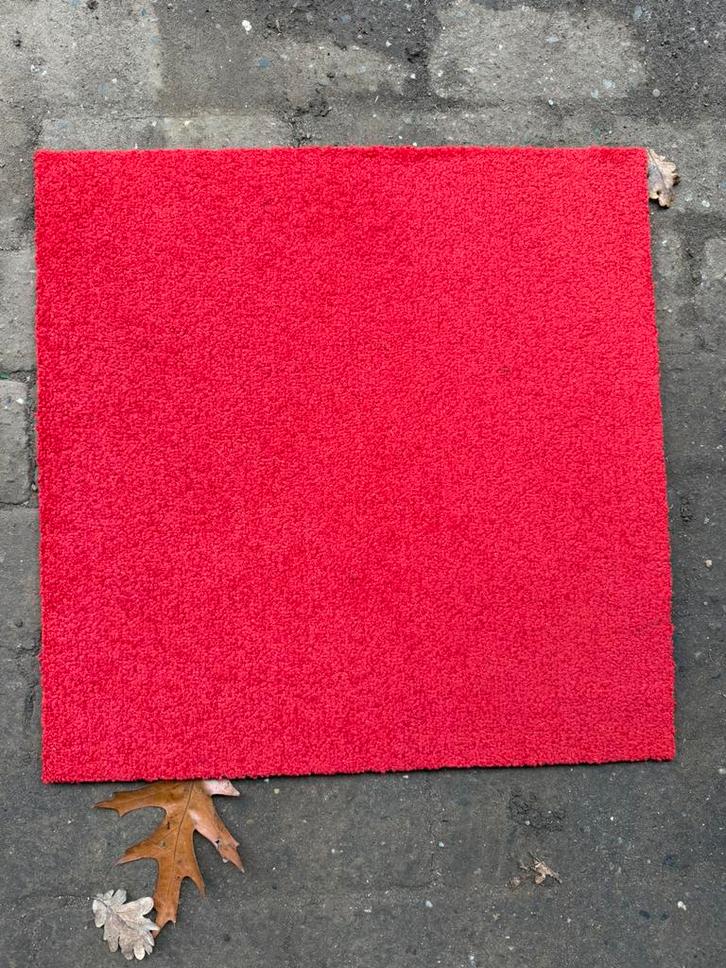 Tapijttegels Desso - rood - 50x50- 7,5 m2, Huis en Inrichting, Stoffering | Vloerbedekking, Zo goed als nieuw, Tapijttegels, Rood
