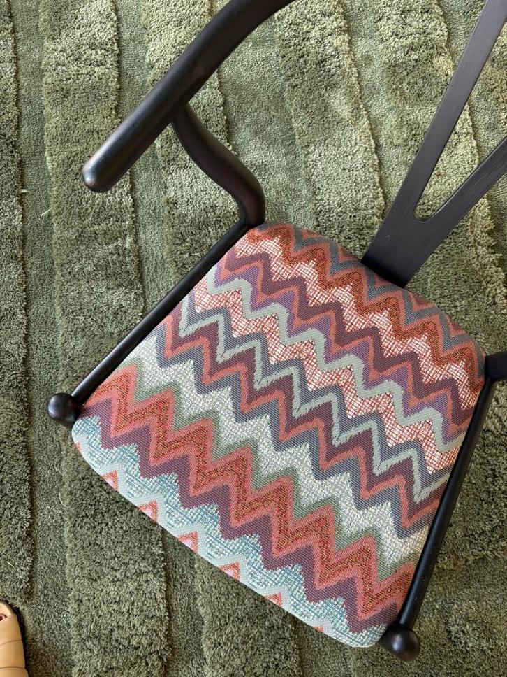 Wishbone stoelen met Missoni bekleding, Huis en Inrichting, Stoelen, Gebruikt, Twee, Zwart, Ophalen
