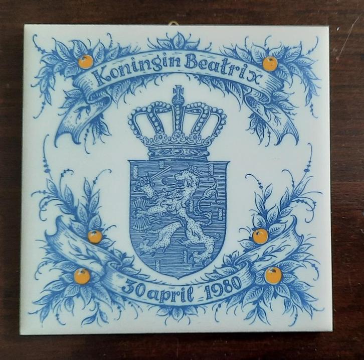 Wandtegels Beatrix (3-4-80) en Wilhelmina 1898-1938, Antiek en Kunst, Antiek | Wandborden en Tegels, Ophalen of Verzenden