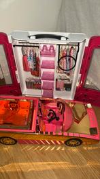 Barbie kast en LOL surprise auto., Kinderen en Baby's, Speelgoed | Speelgoedvoertuigen, Ophalen, Zo goed als nieuw
