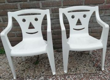 Kinderstoel. ARETA design. Italy. 2 stuks.  beschikbaar voor biedingen