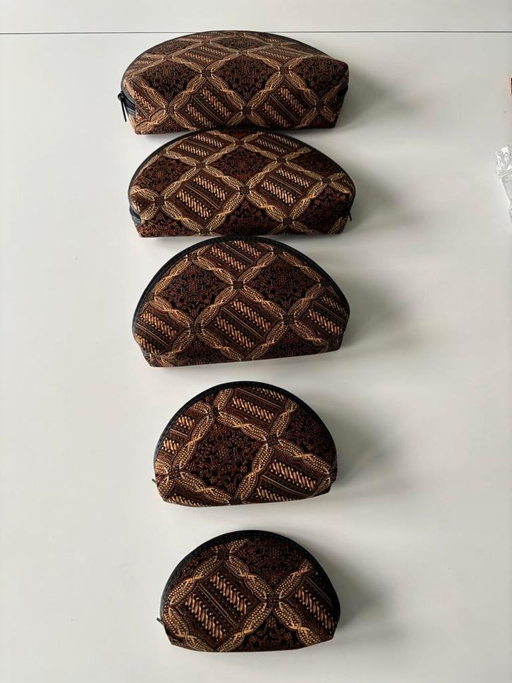 Batik Indonesië Diversen - Tasjes, Servetten, Masker, Hobby en Vrije tijd, Stoffen en Lappen, Nieuw, 120 cm of meer, 30 tot 200 cm