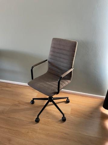 Bureaustoel beschikbaar voor biedingen