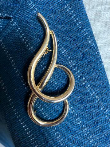 Vintage costume jewelry broche verguld beschikbaar voor biedingen