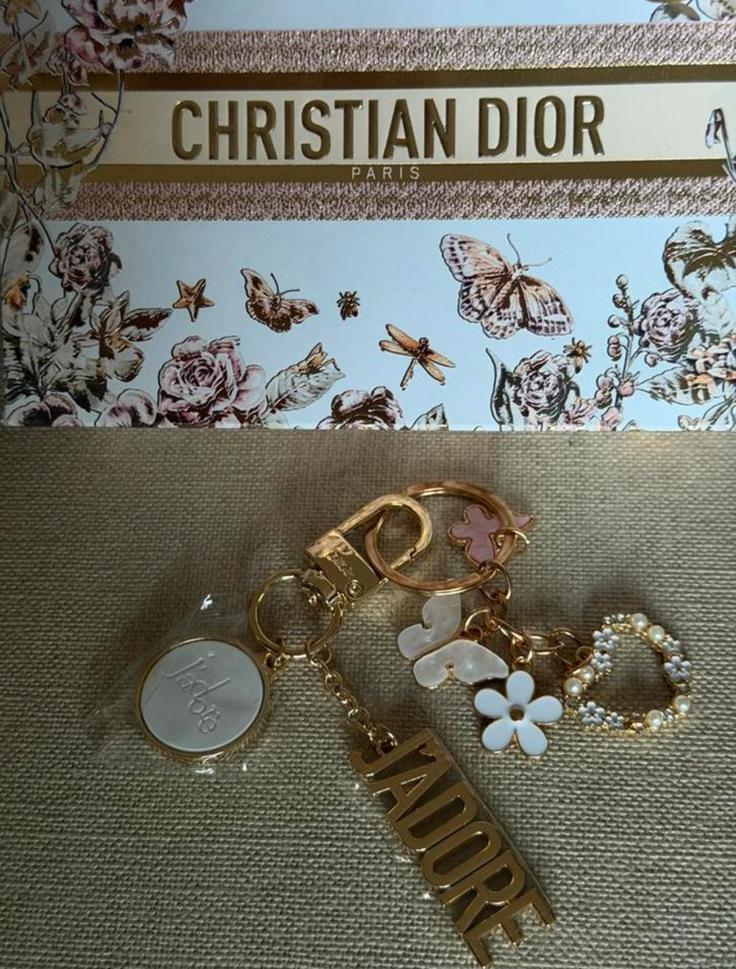 Dior bag charm met sleutelhanger en travelsize J’adore edp, Ophalen of Verzenden, Nieuw, Proef of Tester, Gevuld