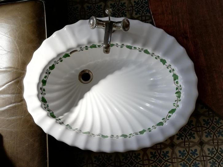 Bijzondere ovale inbouw wastafel klimop randje 62x49cm, Antiek en Kunst, Curiosa en Brocante, Ophalen