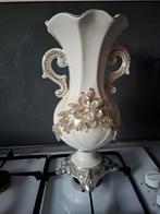 Sierlijke vaas, Wit, Aardewerk of Porselein, Nieuw, Ophalen of Verzenden