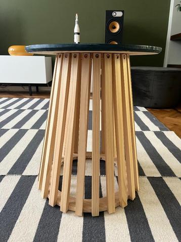 bijzettafel beschikbaar voor biedingen