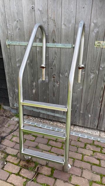 Zwembadtrap RVS enkelzijdig 3 treden beschikbaar voor biedingen