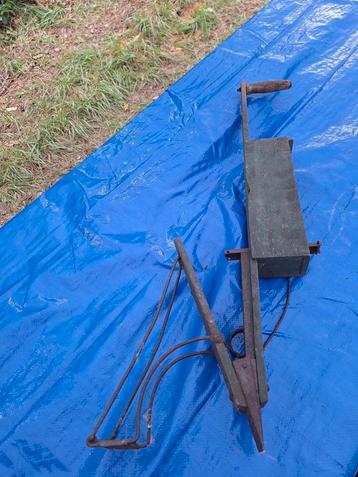 Antieke zadenplanter voor moestuin beschikbaar voor biedingen