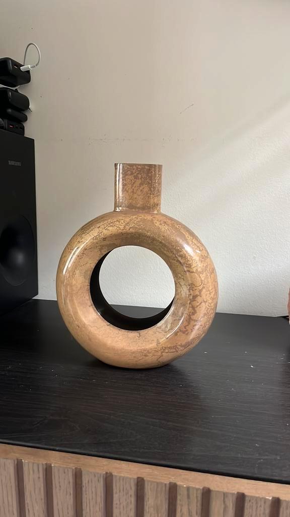 Metalen ornament / vaas – beige – organische vorm, Huis en Inrichting, Woonaccessoires | Vazen, Zo goed als nieuw, Overige kleuren